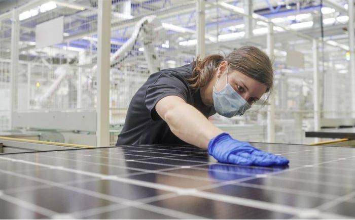 panneaux solaires de marque allemande Meyer Burger recommandés par Les Coubvreurs Occitans à Toulouse