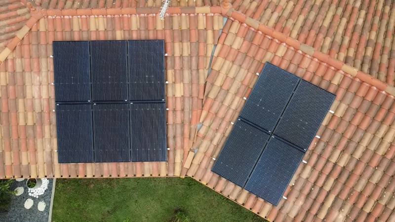 Pourquoi installer des panneaux solaires sur un pool house ?